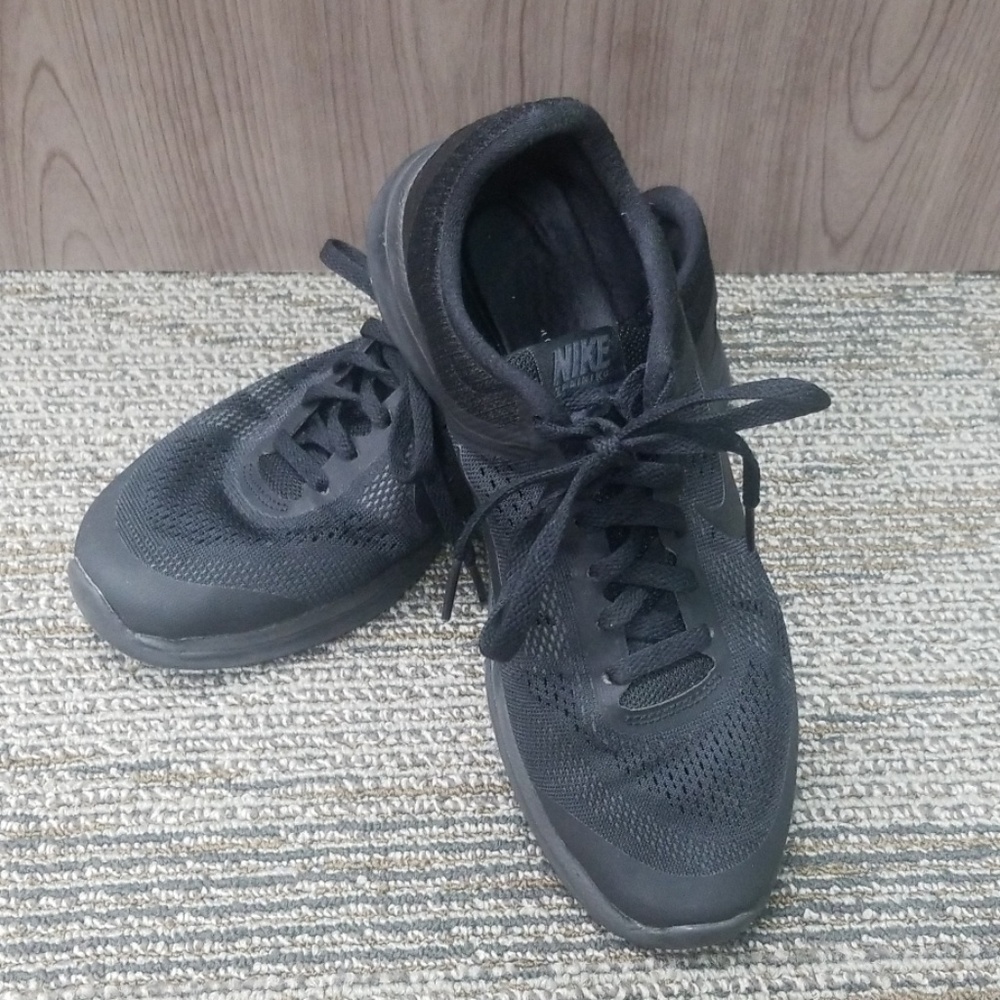 Nike Tennis shoes